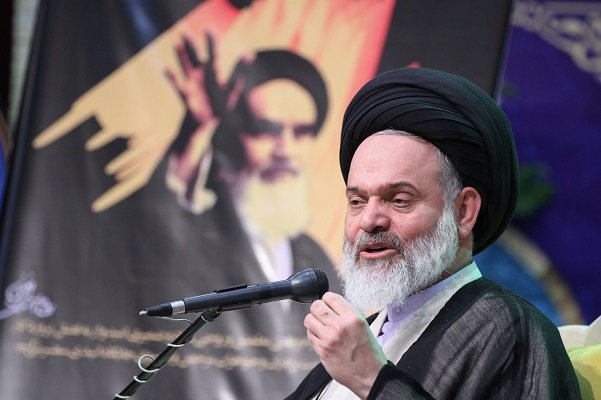 هر مجموعه‌ای باید سهم خود را برای تحقق گام دوم انقلاب اجرا کند