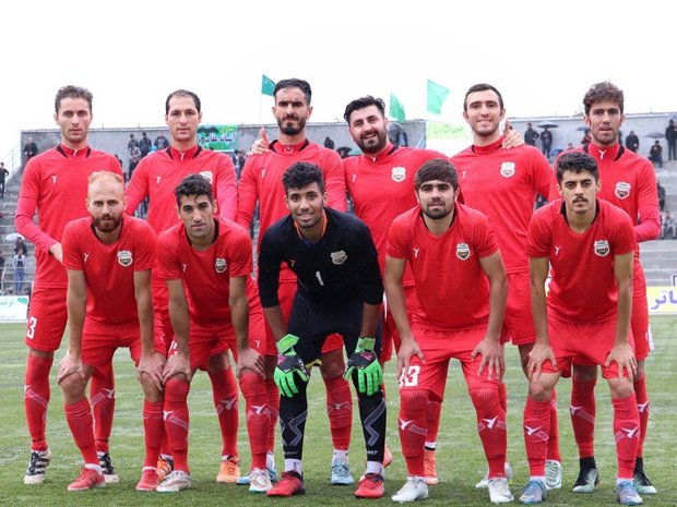 تیم آوالان کامیاران در مقابل استقلال ملاثانی صف آرایی می کند